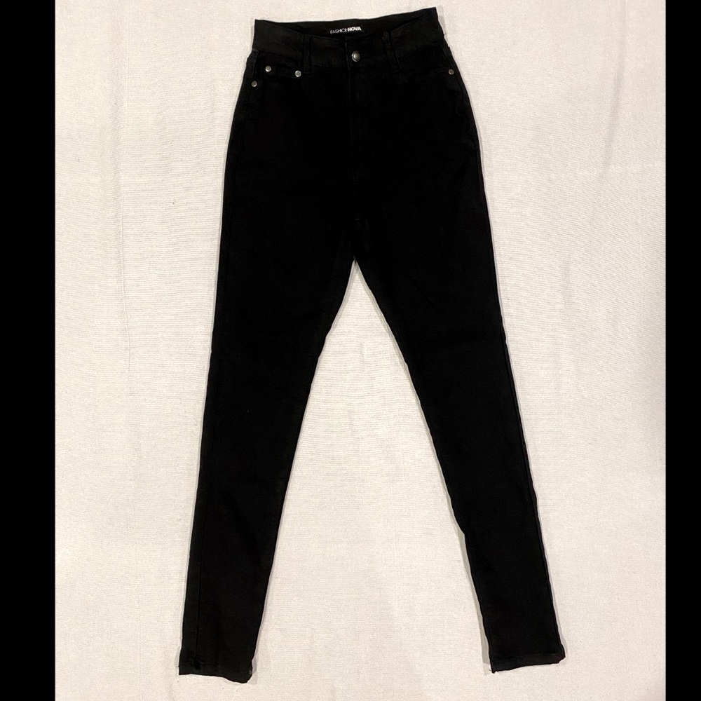 FASHION NOVA JEANS
